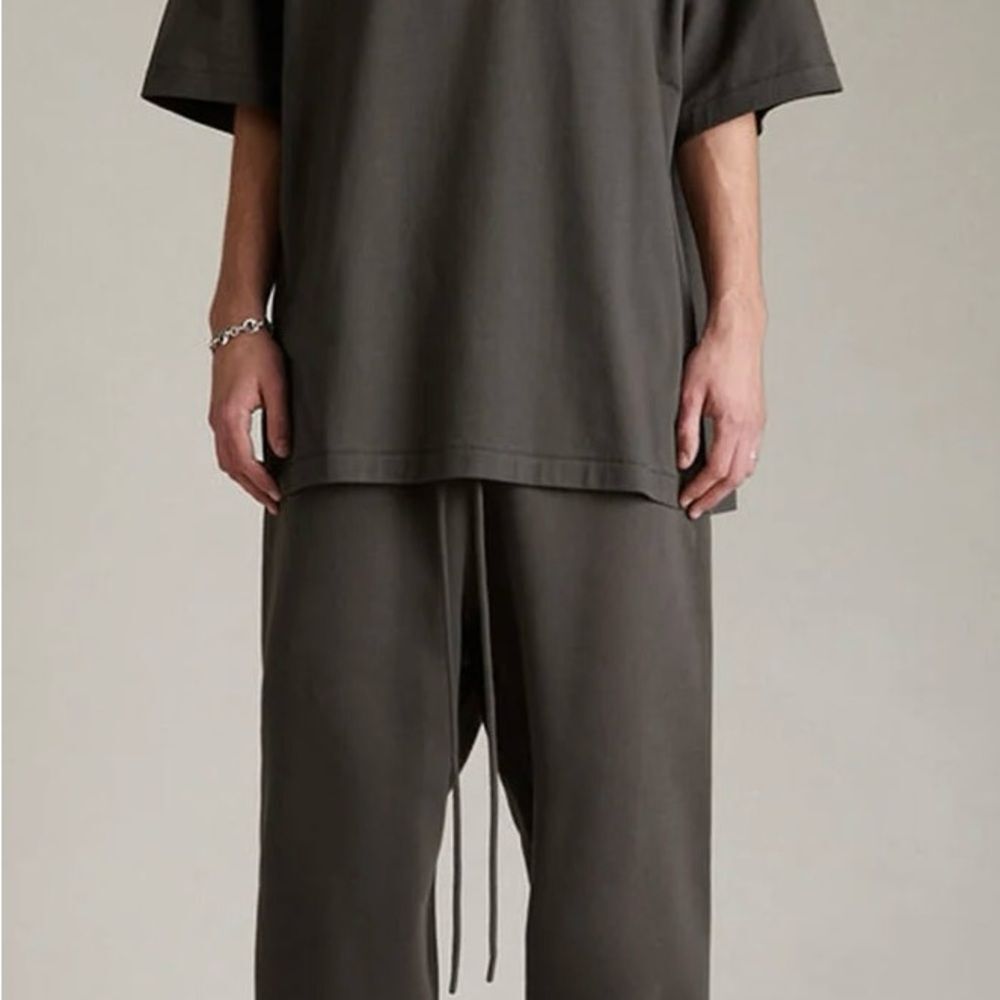 FEAR OF GOD ESSENTIALS INK BLACK T-SHIRT, NWT, SIZE LARGE 100% COTTON JERSEY - Picture 6 of 6
